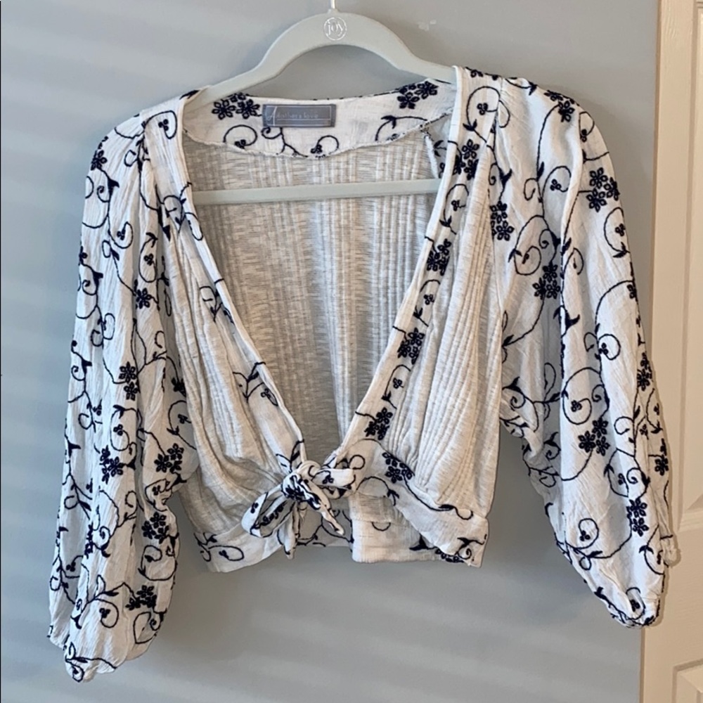 Floral patterned tie top. Size small